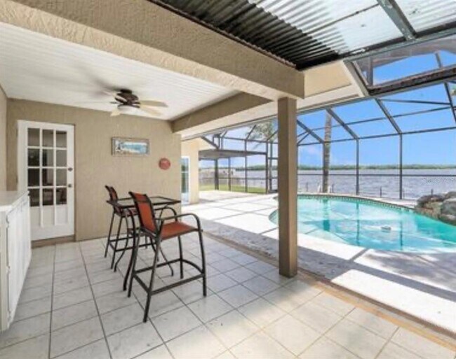 Building Photo - 115 Lake Shore Dr E