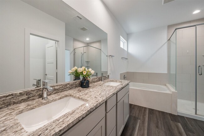 Building Photo - 1613 Sunbend Ln