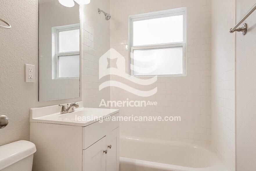 Building Photo - 143 W 50th Pl N