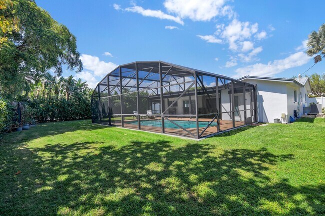 Building Photo - 798 E Boca Raton Rd