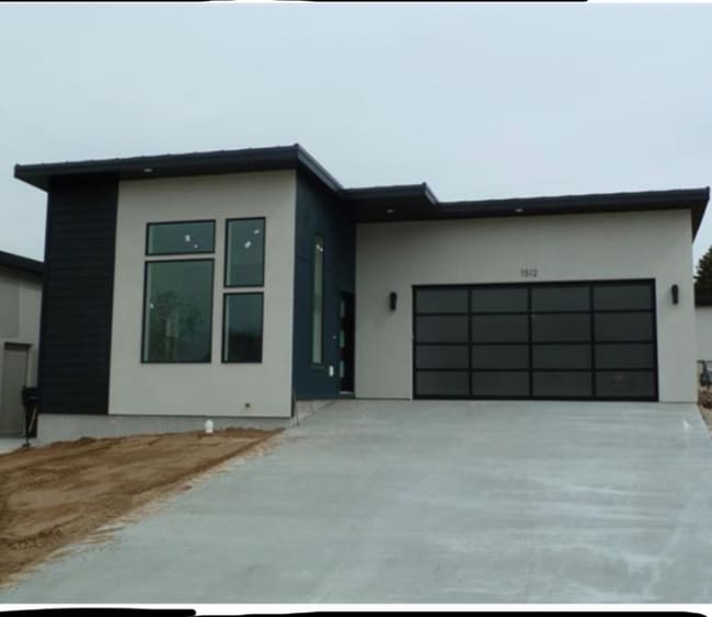Building Photo - 1512 Surprise Valley Rd