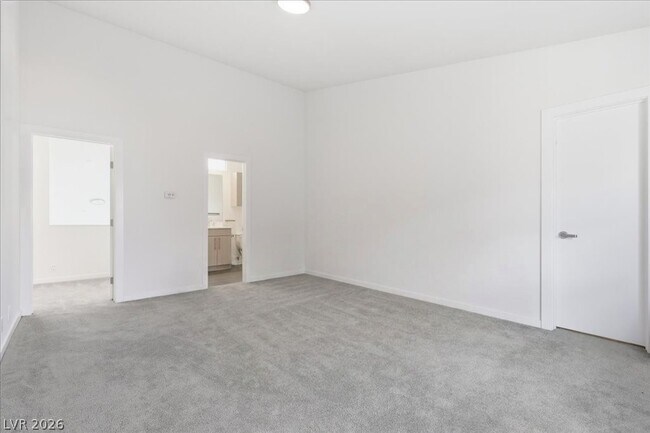 Building Photo - 250 Tower St