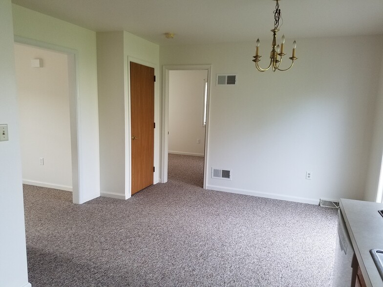 Building Photo - 163 Tom Ave