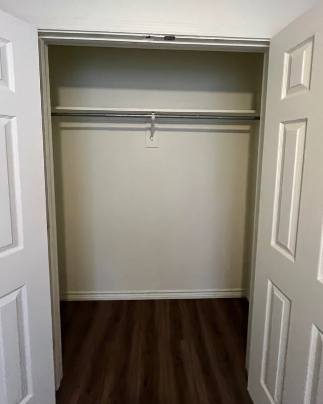 Building Photo - 1102 Dierks St