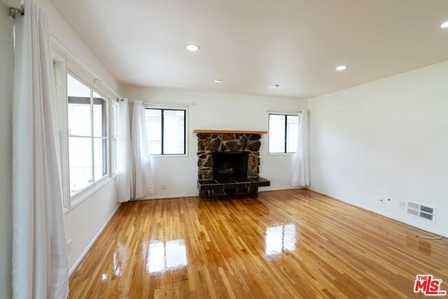 Building Photo - 443 Lomita St