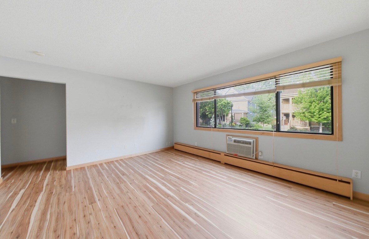 Building Photo - 2530 1st Ave S