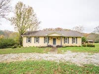 Building Photo - Nice Home with Country Setting!