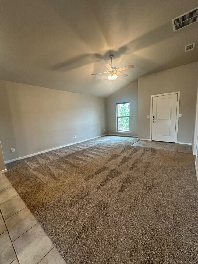 Building Photo - Spacious 3/2/2 in Upland Crossing