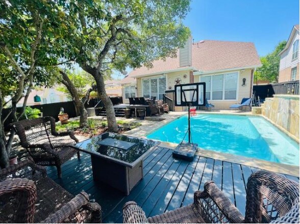 Building Photo - 2311 Encino Mist