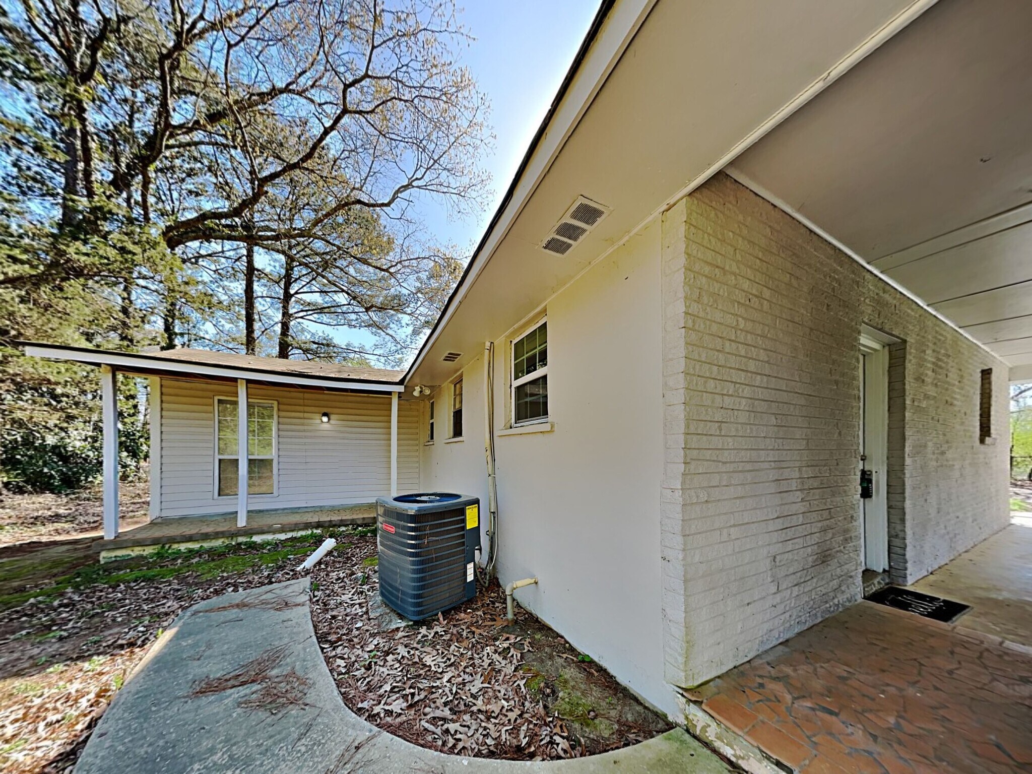 Building Photo - 2611 Lake Harbin Rd