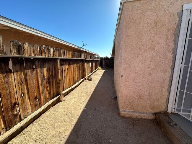 Building Photo - 417 S Richmond Rd