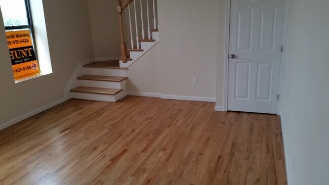 LR - 218 N Franklin St