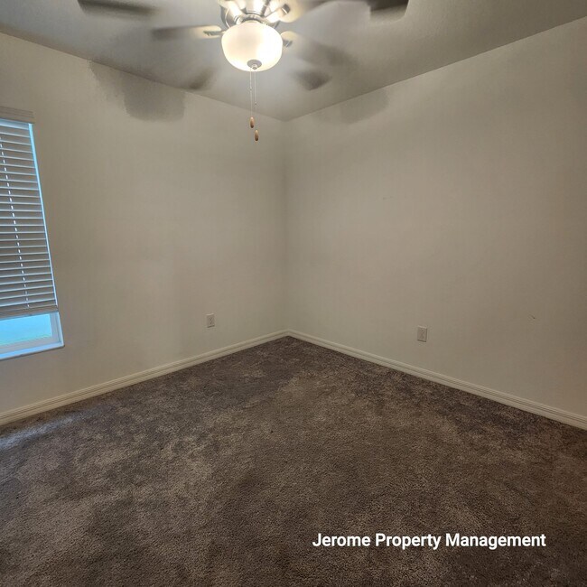 Building Photo - 35099 Ackley Trce