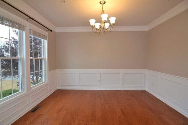 Building Photo - 8 Spicebush Ct
