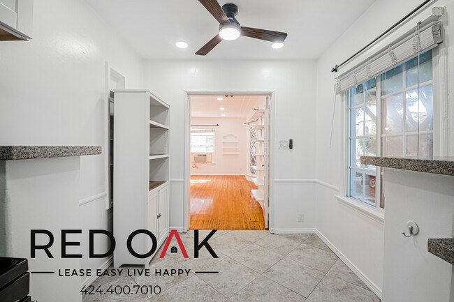 Building Photo - 340 N Curson Ave