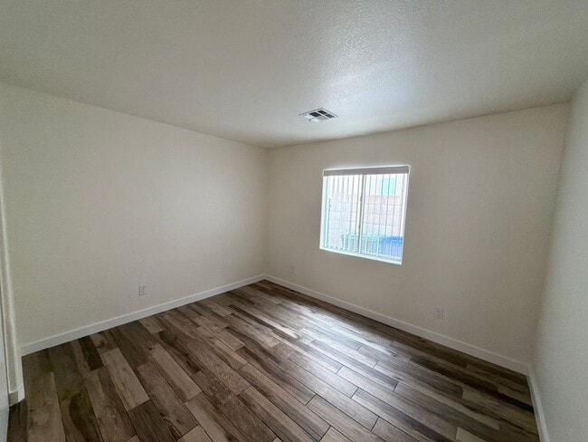 Building Photo - 12710 W Ash St