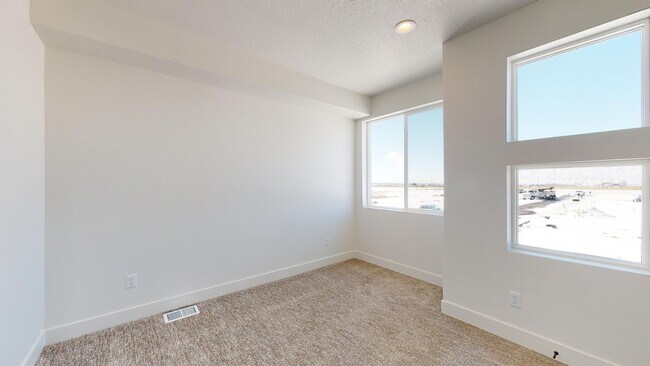 Building Photo - 547 W 1810 N