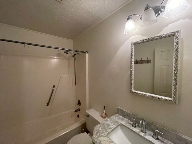Building Photo - Rustburg Ranch Home