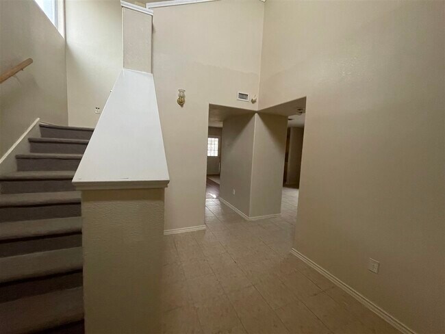 Building Photo - 519 Gandara Dr