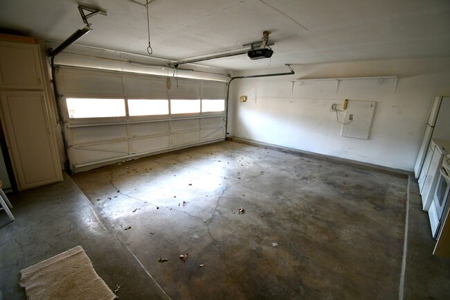 Building Photo - Beautifully remodeled 4 bedroom, 3 Bath