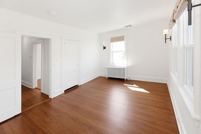 Building Photo - Renovated Home!