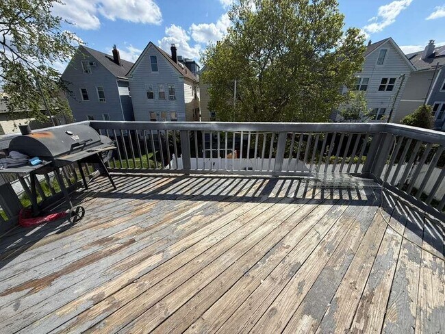 Building Photo - 18 W 49th St