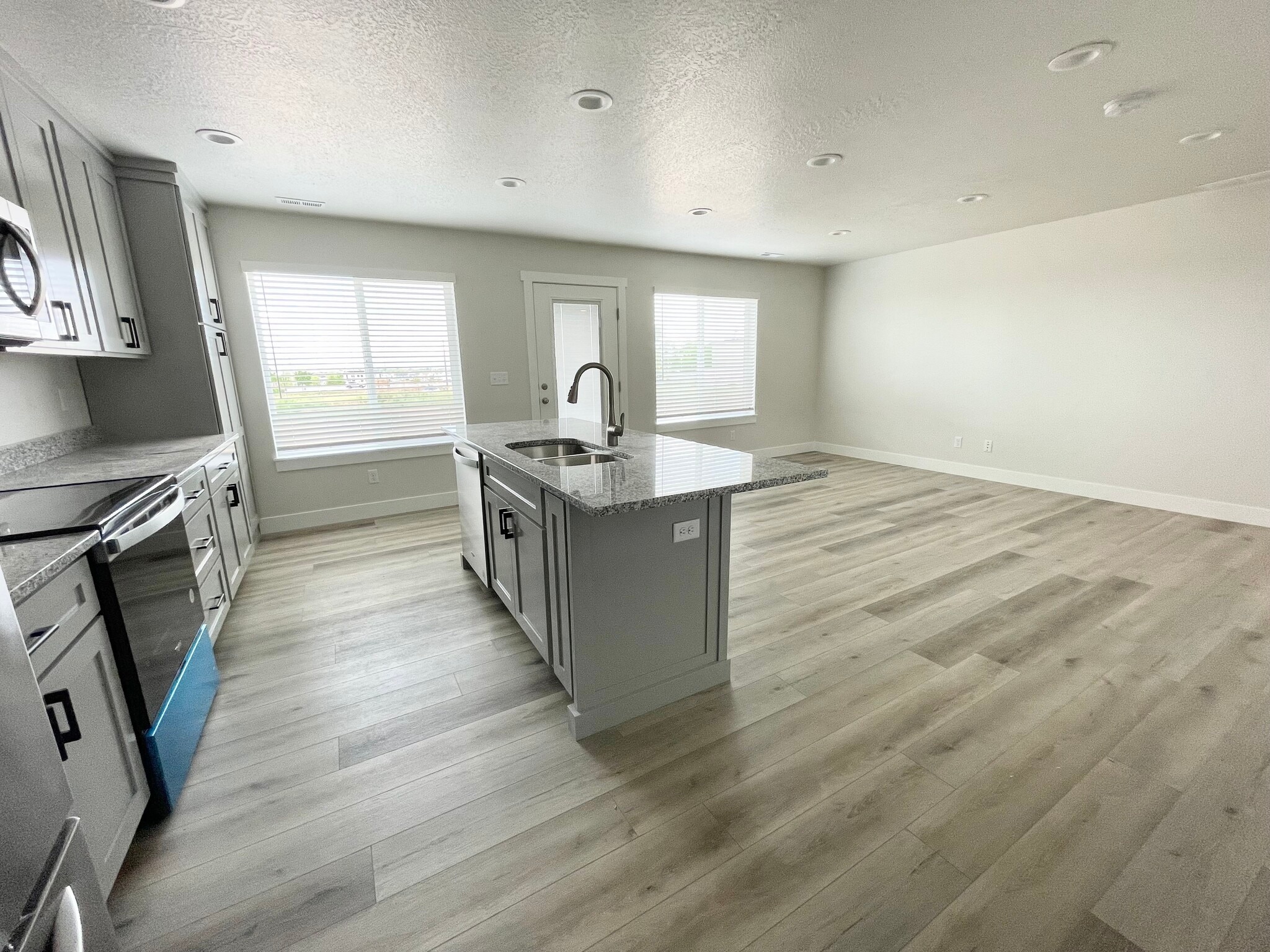 Building Photo - 4067 S 2800 W