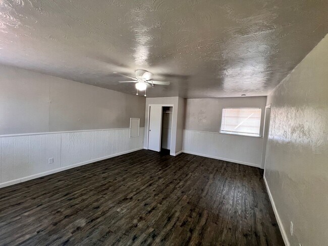 Building Photo - 1017 N Ferger Ave