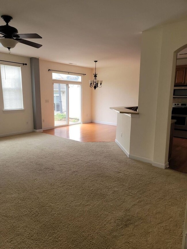 Building Photo - Nice Townhome off Providence Rd/485 South