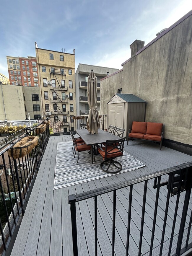 Building Photo - 1315 Washington St