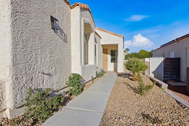 Building Photo - STUNNING DESERT SHORES MINUTES FROM THE LAKES!!!