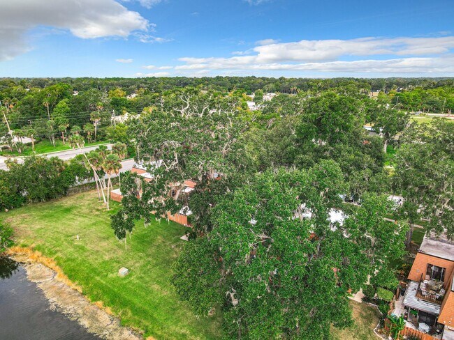 Building Photo - Coastal Charm Meets Modern Living: Your Dream Townhome in Port Orange Awaits!