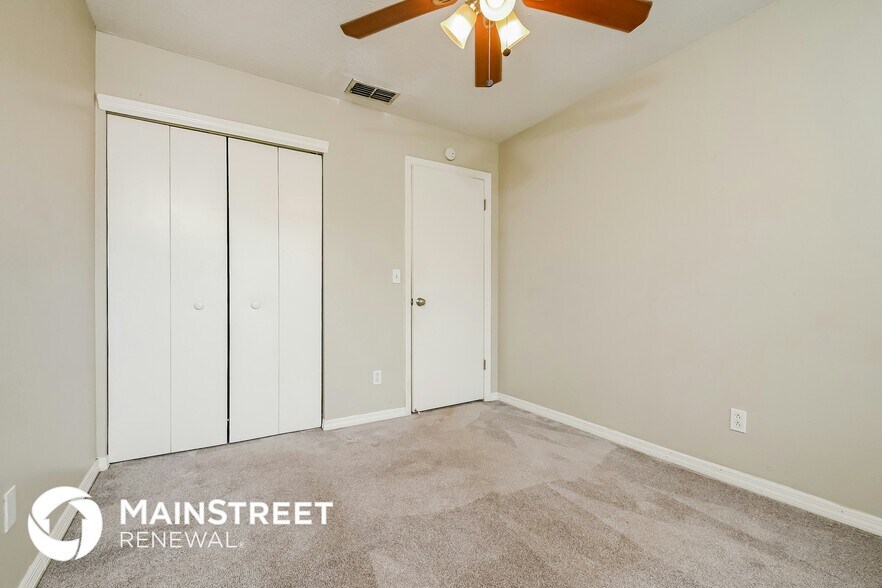 Building Photo - 604 Breezeway Ct