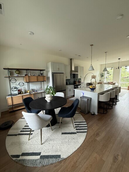 Building Photo - 1276 Longreen Ter NW