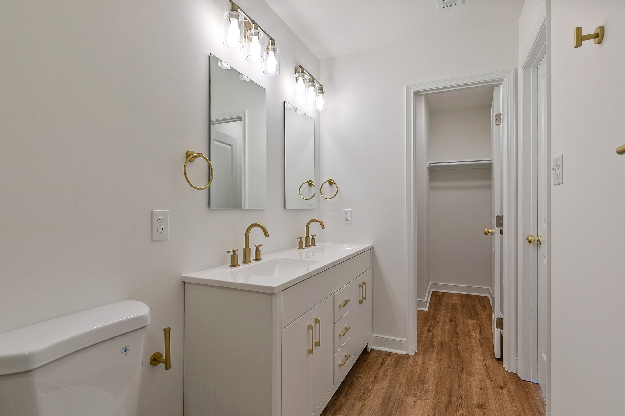 Building Photo - 2629 Dellrose Ave