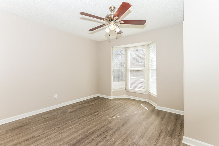 Building Photo - 429 Azalea Dr