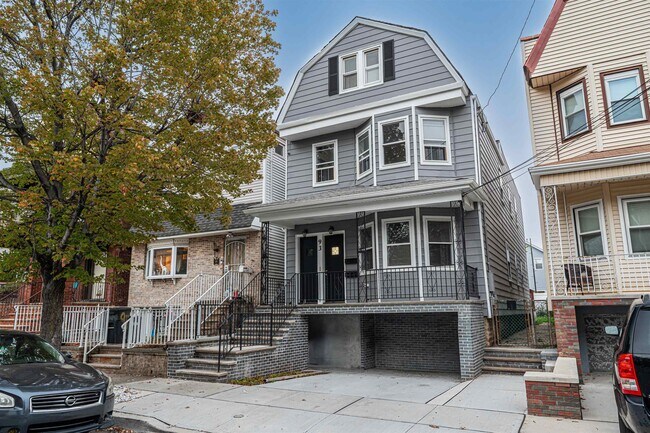 Primary Photo - 93 W 11th St