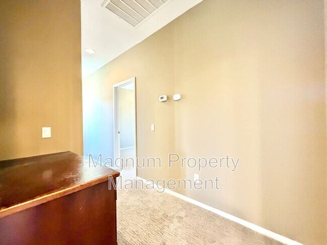 Building Photo - 28853 Sarasota Way