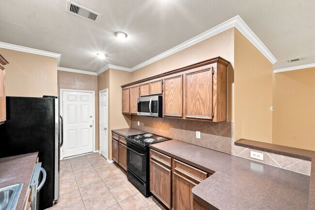 Building Photo - 16551 Pentonshire Ln