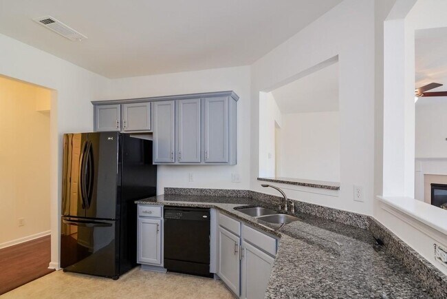 Building Photo - 5780 Weddington Dr