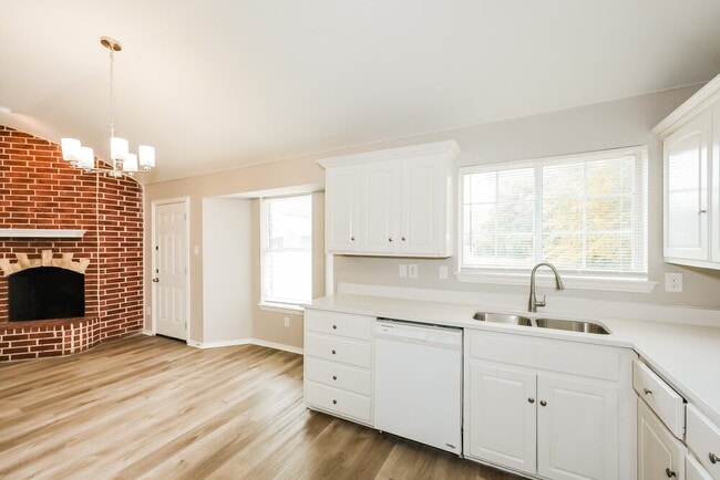 Building Photo - 5117 Foard St