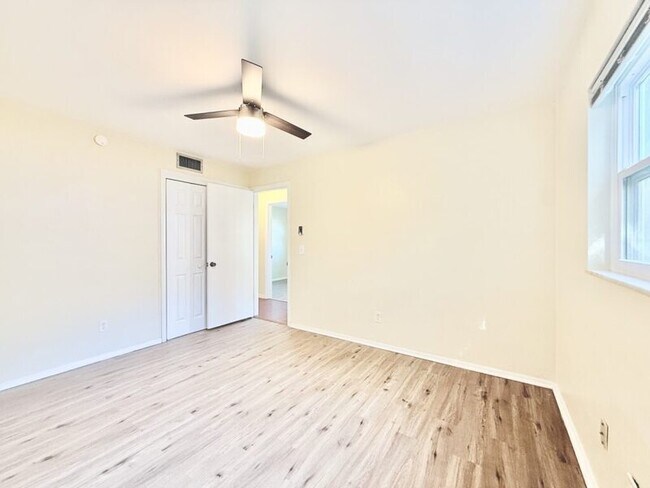 Building Photo - 13788 Montego Dr