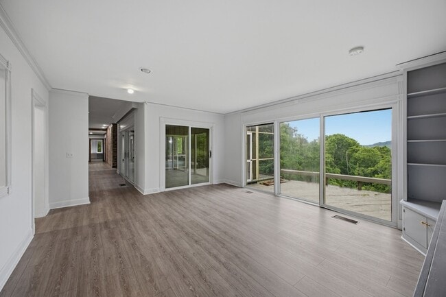 Building Photo - 5612 Stanford Ct