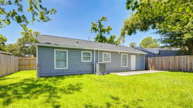 Building Photo - 8921 Oak Knoll Ln
