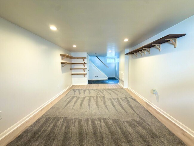 Building Photo - 4525 Ellman Ave