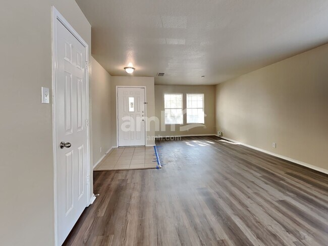 Building Photo - 114 Fontana Albero