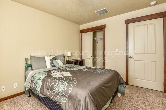 Building Photo - 10231 N Zenith St