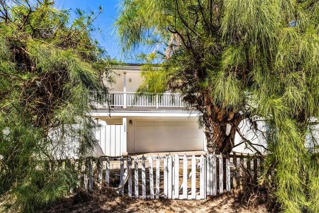 Building Photo - Beach Home, Steps Away From World Famous L...