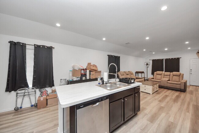 Building Photo - Like-New Legacy Park Home with Modern Style & Room to Unwind!
