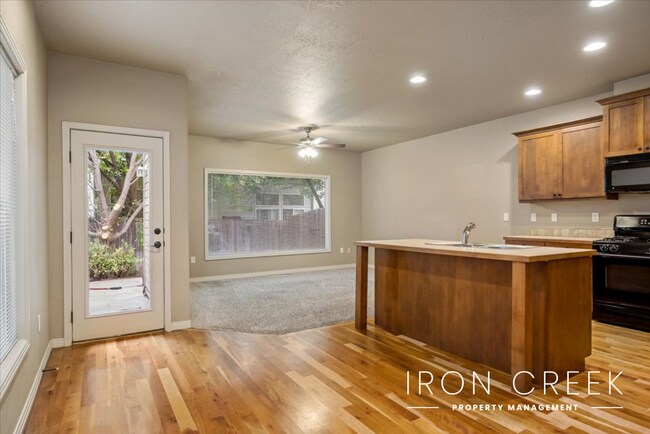 Building Photo - AVAILABLE JUNE 16